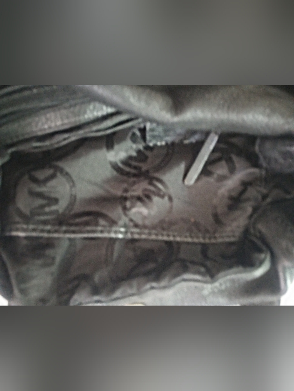 MICHAEL KORS Black Leather Purse with Gold Hardware - Picture 4 of 6